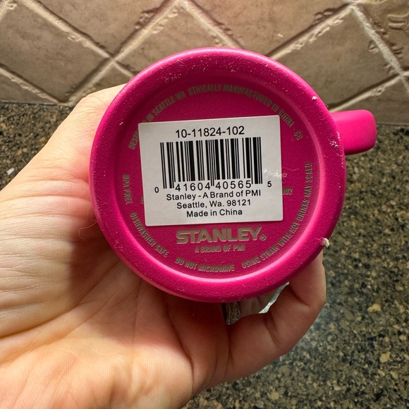 Stanley 40 oz Stainless Steel H2.0 FlowState Quencher
Tumbler in Cosmo Pink - Picture 5 of 5